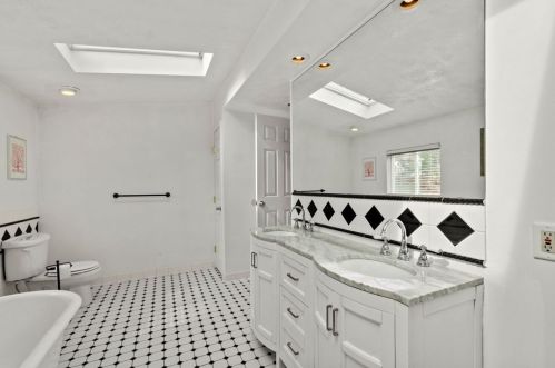 2408 Patterson St, Pittsburgh PA 15203-2723 exterior