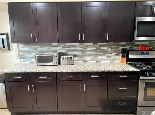 1 Hawthorn Dr, Edison NJ  08820-1450 exterior