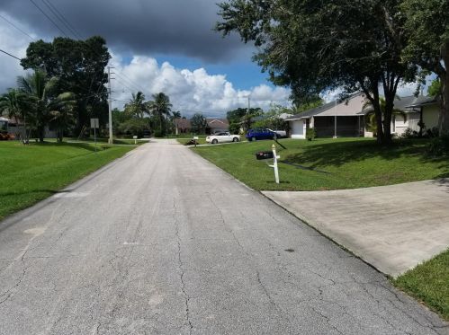 233 Walters Ter, Fort Pierce FL 34983-3733 exterior