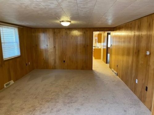 64 Race St, Manor PA 15665-1609 exterior