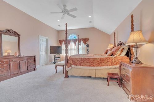 48 Farmhaven Ave, Edison NJ 08820-3220 exterior