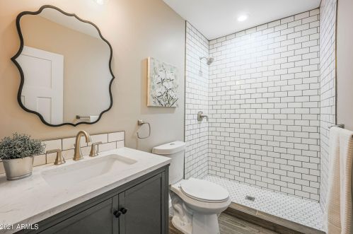 1359 Clarendon Ave, Phoenix AZ  85013-3330 exterior