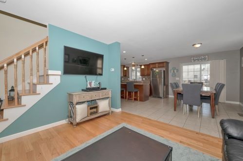 77 Laurence St, Springfield MA 01104-2609 exterior