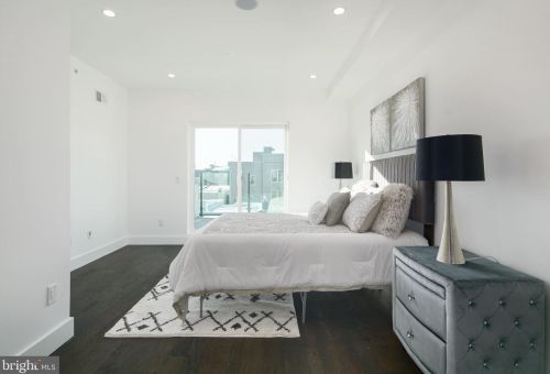 1827 Manton St, Philadelphia PA 19146-2923 exterior