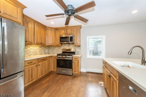 7 Oakwood Trl, Kinnelon NJ 07405-3116 exterior