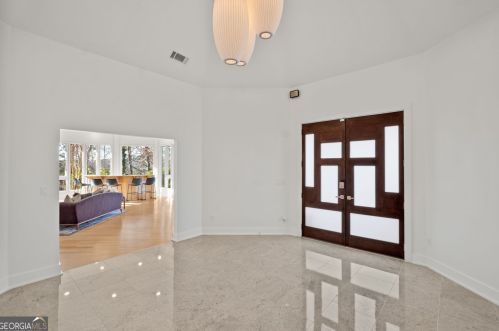 30 Chevaux Ct, Atlanta GA  30342-1944 exterior