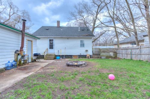 528 Creston St, Meskegon MI 49442-2262 exterior