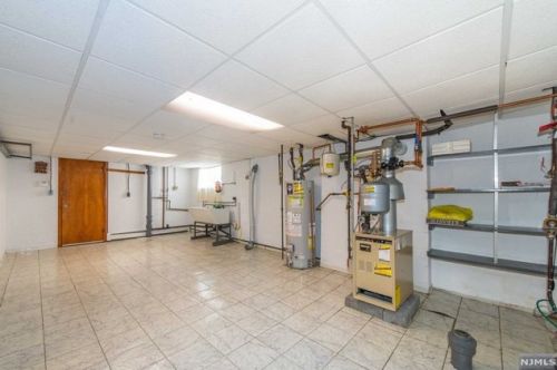 29 Westminster Ter, Town Center NJ 07052-2735 exterior