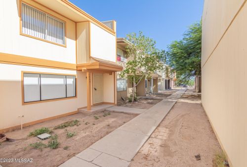 5866 Del Moral Blvd, Tucson, AZ 85706-4347