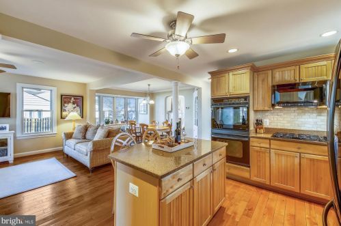 721 Brent Rd, Rockville MD 20854-1782 exterior