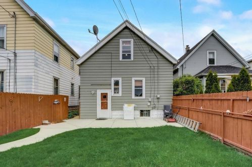 3030 15 Pl, Milwaukee WI 53215-3721 exterior