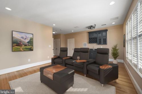 1493 Evans Farm Dr, Mc Lean VA 22101-5656 exterior