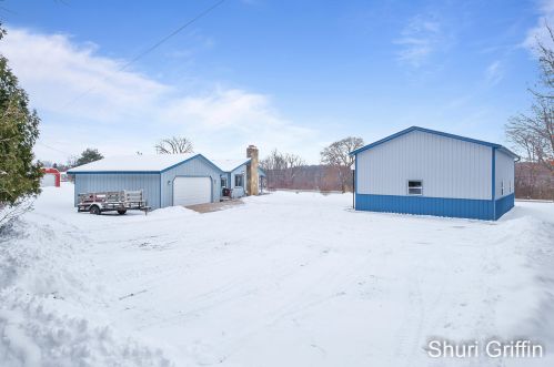 11470 Bluewater Hwy, Lowell MI 49331-9220 exterior