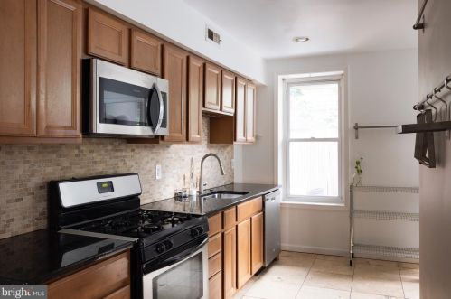 1321 18 St, Philadelphia PA 19146-4701 exterior