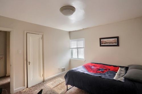 216 Castle Shannon Blvd, Pittsburgh PA 15228-2233 exterior