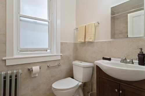 5418 Artesian Ave, Chicago IL 60625-2202 exterior