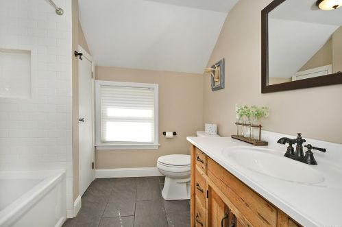 21 Nursery Rd, Huntington Station NY 11747-1028 exterior