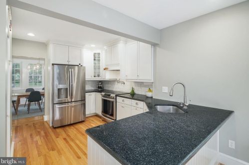 400 Beechwood Ave, Tavistock NJ 08033-1105 exterior