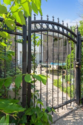 1414 55 St, Chicago IL 60632-4241 exterior