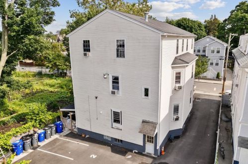 91 Peace St, Providence RI 02907-1550 exterior