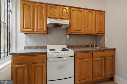 24 51 St, Philadelphia PA 19139-2726 exterior