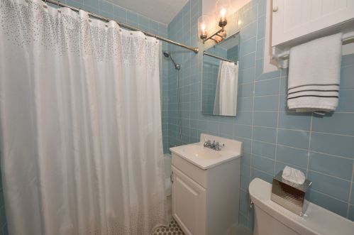 2475 68, Milwaukee WI 53219-1905 exterior