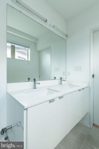 936 Leithgow St, Philadelphia PA 19123-1440 exterior