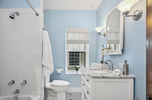 1457 Norwood St, Chicago IL 60660-2404 exterior