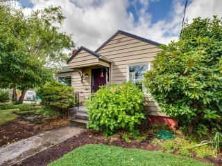 2635 80th Ave, Portland, OR 97206-1033