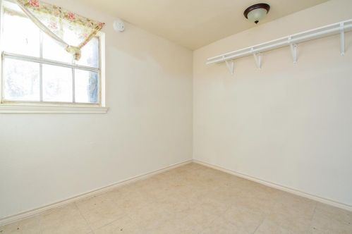 2005 5th St, Hempstead TX 77445-4702 exterior