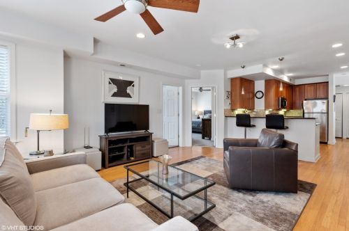 6300 Claremont Ave, Chicago, IL 60659-2031