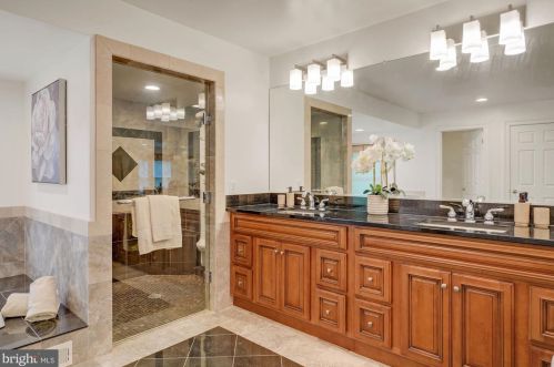 8505 Carlynn Dr, Bethesda MD 20817-4310 exterior