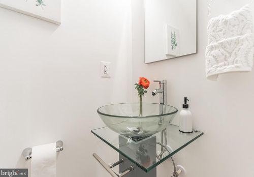 1271 16th St, Washington DC  20002-2556 exterior