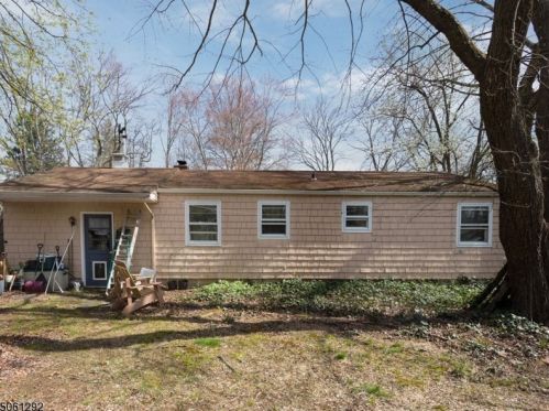 3 Dogwood Dr, Parsippany, NJ 07834-2415