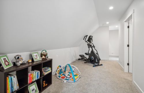 5332 Winnemac Ave, Chicago IL  60630-2220 exterior