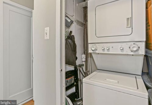 1302 Martha Custis Dr, Alexandria VA 22302-2025 exterior