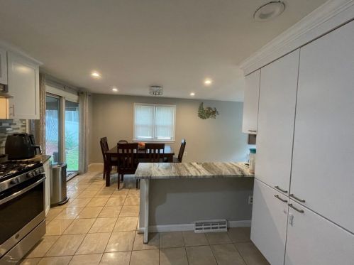 128 Tallyho Dr, Springfield MA  01118-1944 exterior