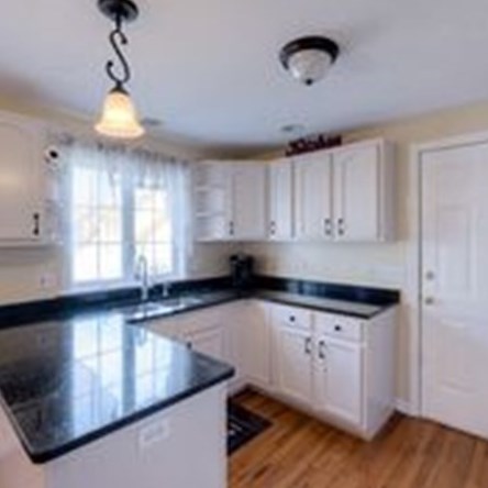 9 Quaker Rd, Worcester MA 01602-2298 exterior