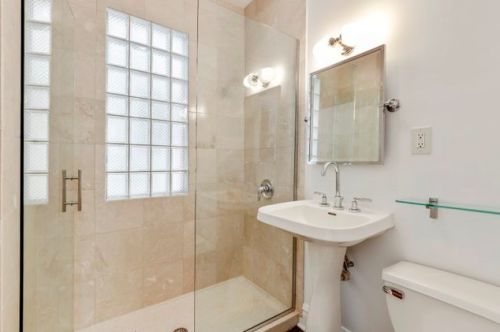 3056 Hoyne Ave, Chicago IL 60643-1121 exterior