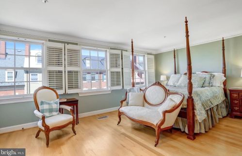 25 Wilkes St, Alexandria VA 22314-3853 exterior