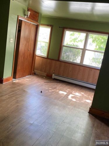 112 Summit Ave, Outwater NJ 07026-2813 exterior