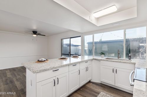 4665 21st Ave, Phoenix AZ  85015-4139 exterior