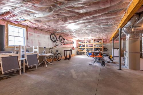 48 Collins St, Seabrook NH 03874-4603 exterior