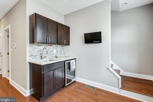 1710 Catharine St, Philadelphia PA 19143-2536 exterior