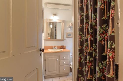 273 Main St, Hummelstown PA 17036-1721 exterior