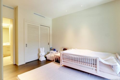 1388 Ala Moana Blvd, Honolulu HI  96814 exterior