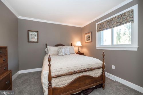 398 Lakeside Rd, Ardmore PA exterior