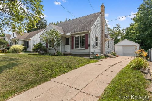 1418 Hazen St, Grand Rapids, MI 49507-3713