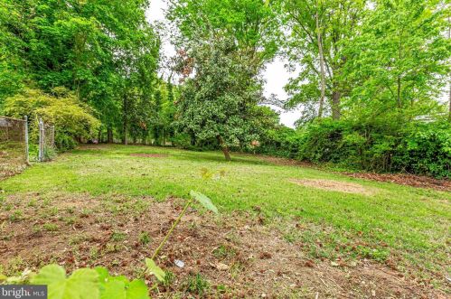 4301 Laurel Rd, Alexandria VA 22309-2520 exterior