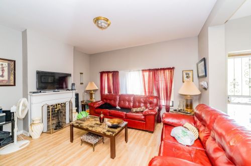 6740 Calumet Ave, Chicago, IL 60637-4029